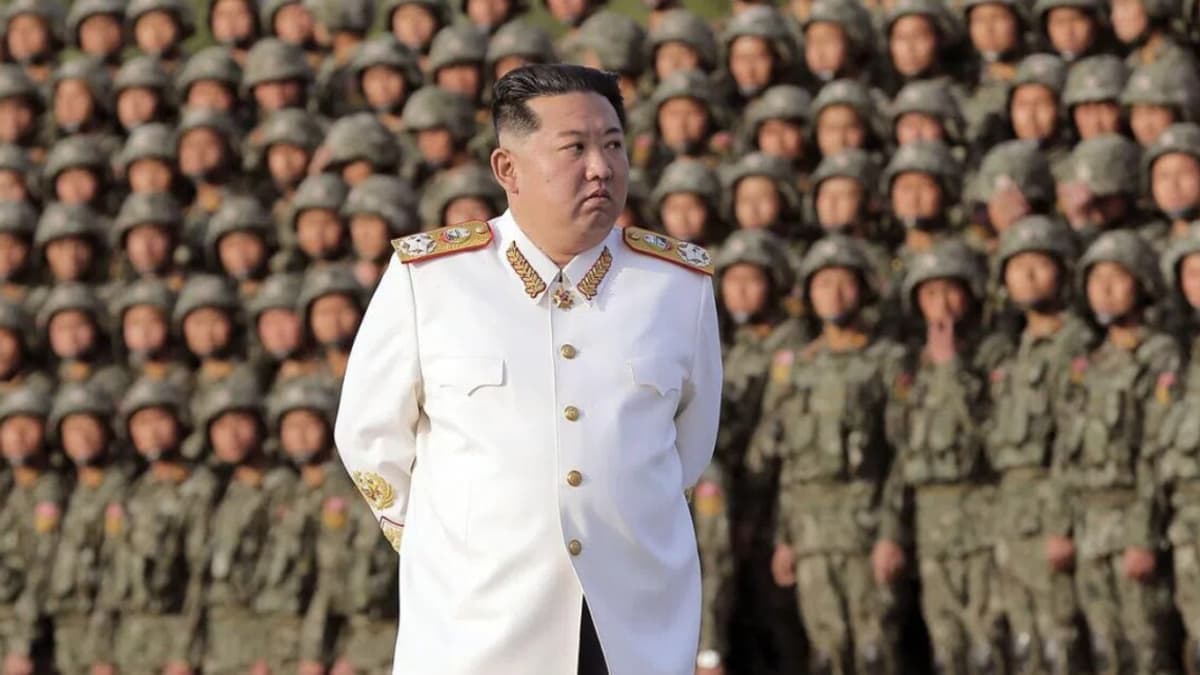 Észak-Korea új atomrombolóval erősíti haditengerészetét