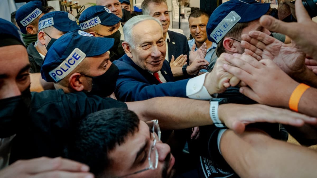 Netanjahu vezet az izraeli választáson, de kevés a mandátuma a kormányalakításhoz