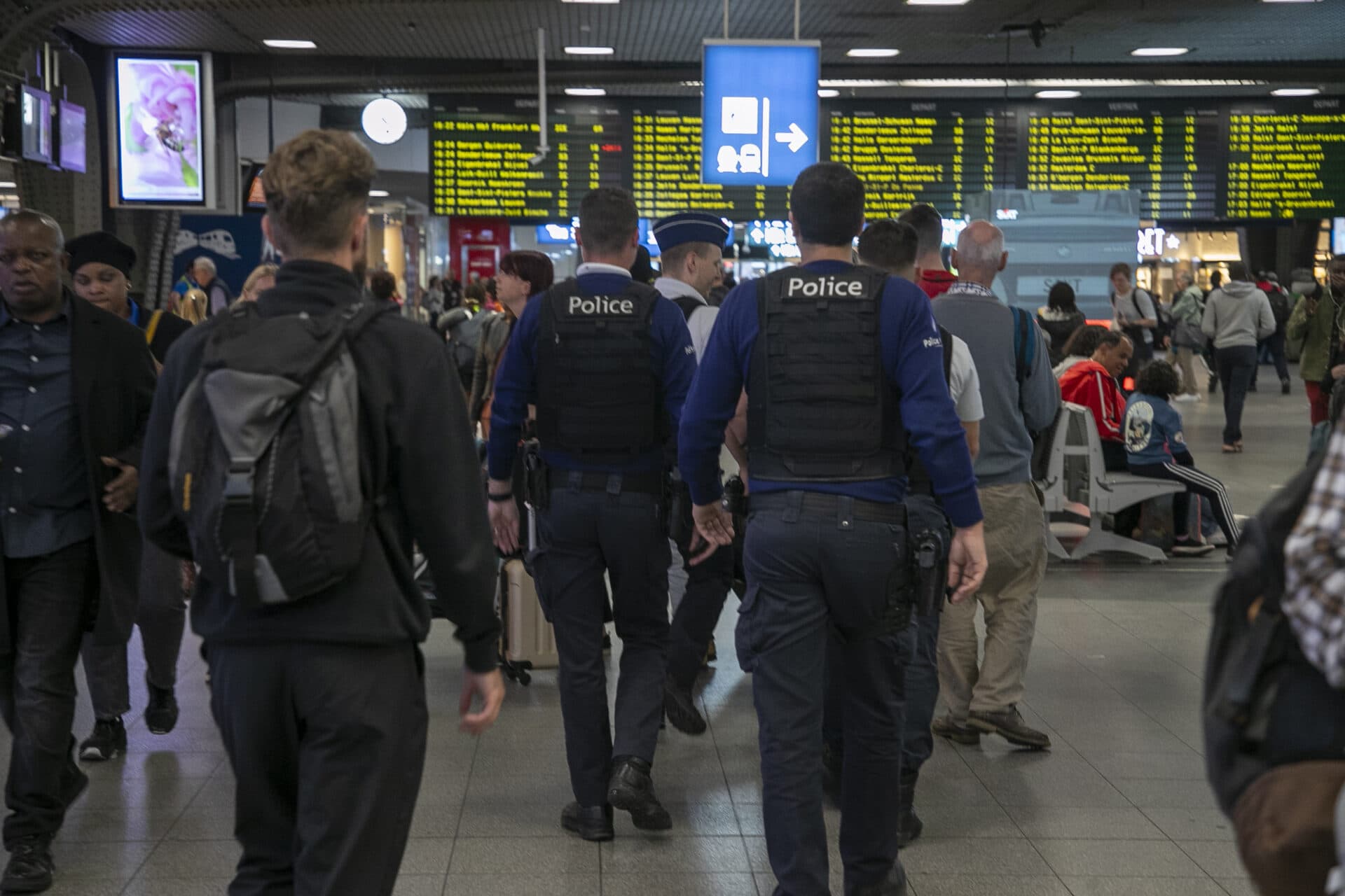 Fegyverrel felszerelt férfit tartóztattak fel a brüsszeli Midi pályaudvaron