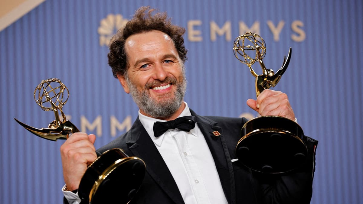 Matthew Rhys történelmi duplájával ragyogott az Emmy-gálán