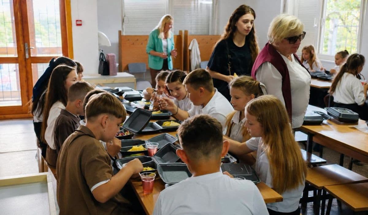 145 ezer kárpátaljai iskolás naponta kap meleg ételt a tanév kezdetétől
