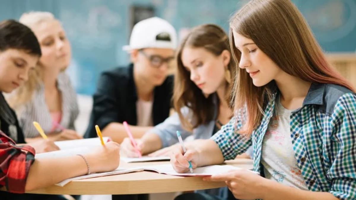 Ingyenes felsőoktatás vár a katonák gyermekeire Ukrajnában