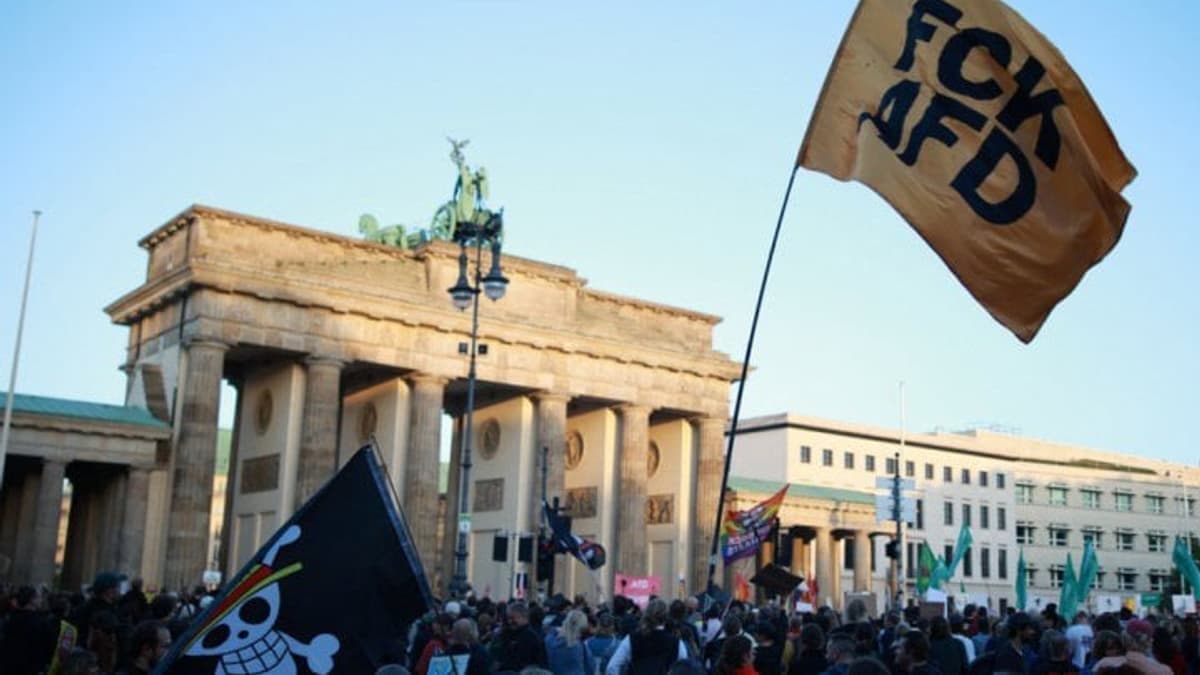 Tízezrek tüntettek Németországban az AfD regionális győzelme ellen
