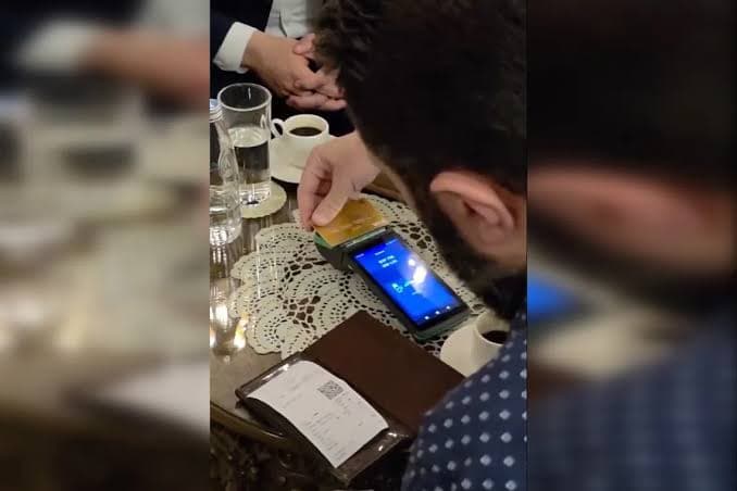 Újra engedélyezett a Visa-kártyás fizetés Szíriában több mint 15 év után