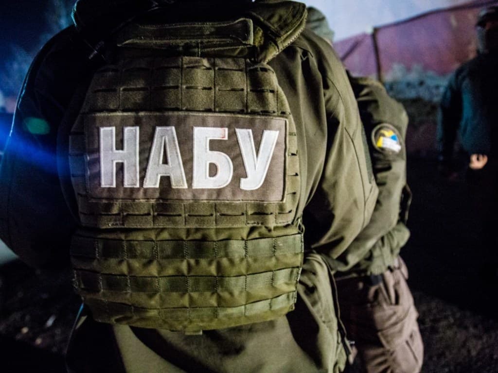 Ukrajnában korrupcióellenes akció: képviselők és magas rangú tisztviselők lehetnek érintettek