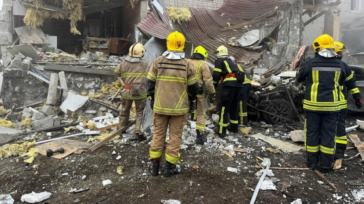 Ukrajna éjszaka közel 900 drónnal támadta Oroszország több régióját