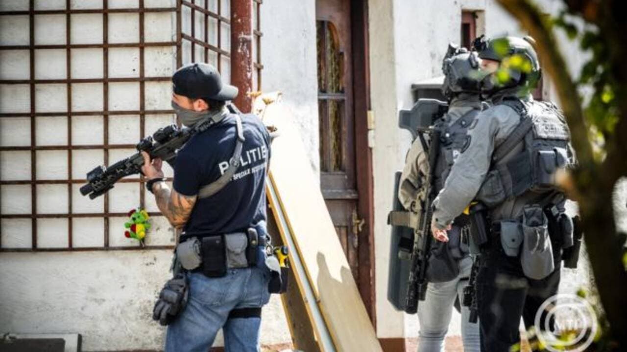Több tucatnyi embert tartóztattak le a hollandiai halálos lövöldözés kapcsán