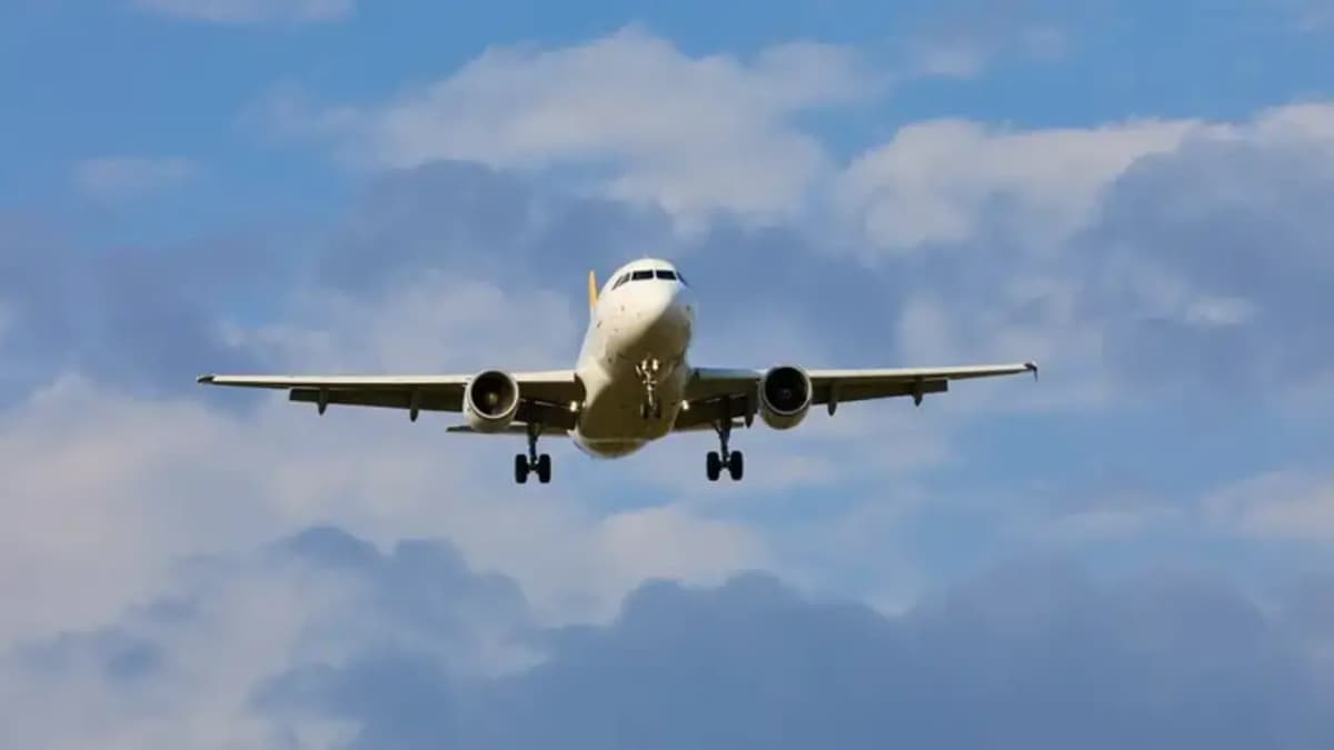 Pánik és vészhelyzet egy Tel-Avivba tartó repülőgépen: leszállás Szaúd-Arábiában