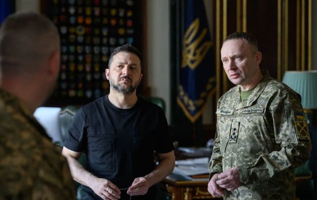 Zelenszkij a frontvonalon: az ukrán ellentámadás kulcsfontosságú egységeinél tett látogatást