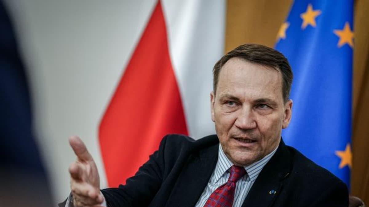 Lengyelország Rekord Méretű Katonai Segélyt Ígér Ukrajnának a Moszkva Elleni Válaszként