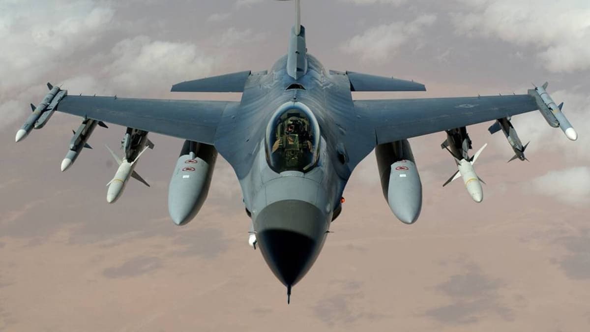 Belgium év végéig három F-16-ost szállít Ukrajnának a légi védelem erősítésére