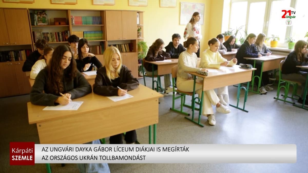 Ungvári diákok is bekapcsolódtak az országos ukrán tollbamondásba