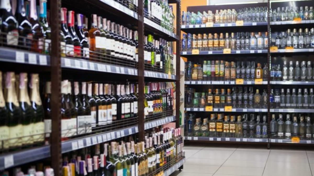 Több milliós bírságot róttak ki Kárpátalján alkohol- és dohánytermékeket árusítókra