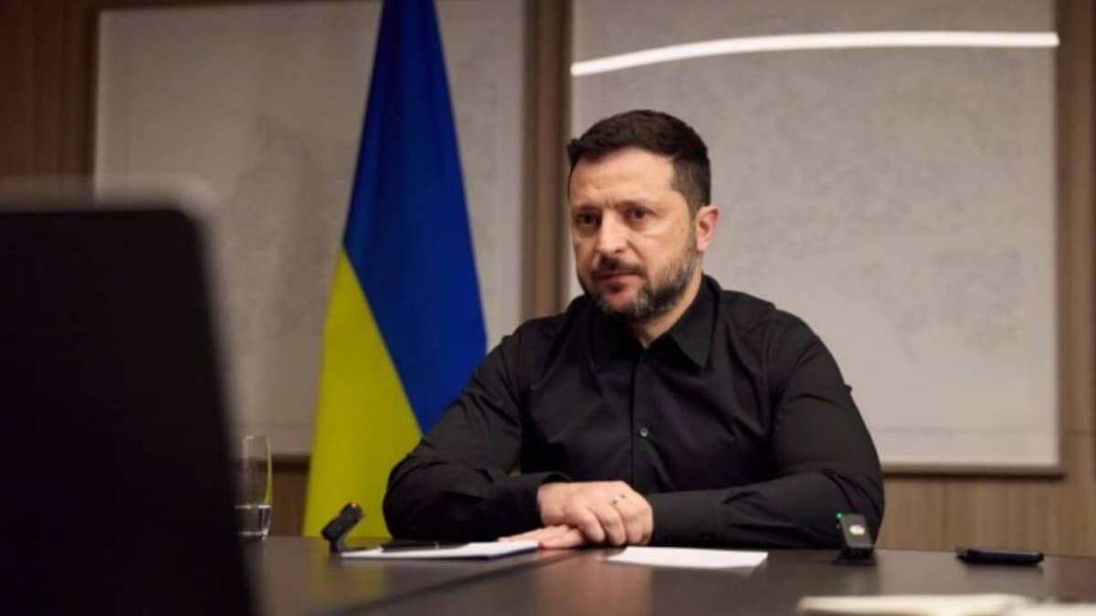 Zelenszkij szerint erősek az ukrán frontvonalak az orosz túlerő ellenére is