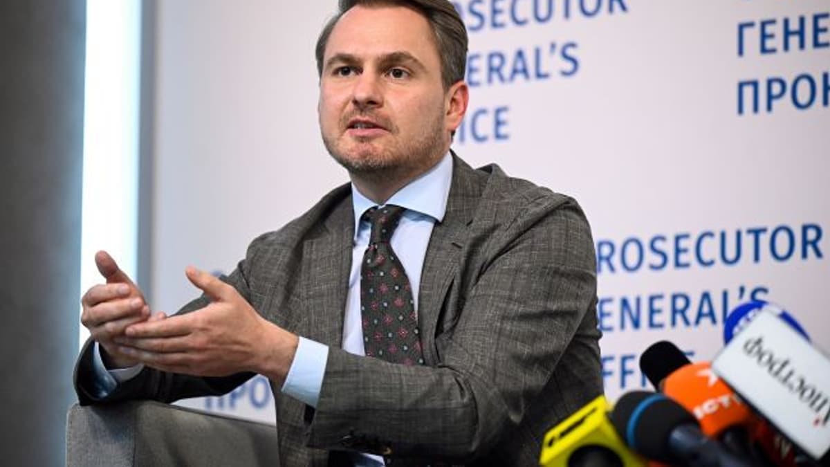 Kravcsenko kitart pozíciója mellett, de elfogadja a parlament döntését