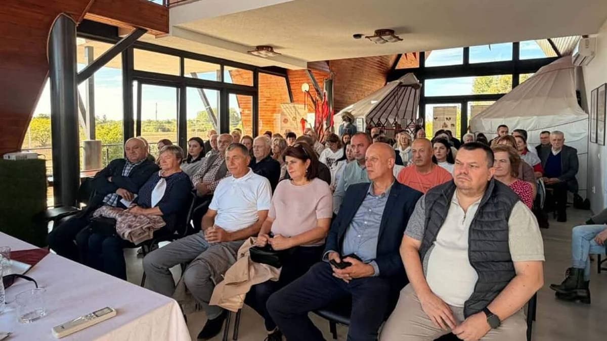Közösség és hagyomány: KMKSZ választmányi ülés Tiszacsomán