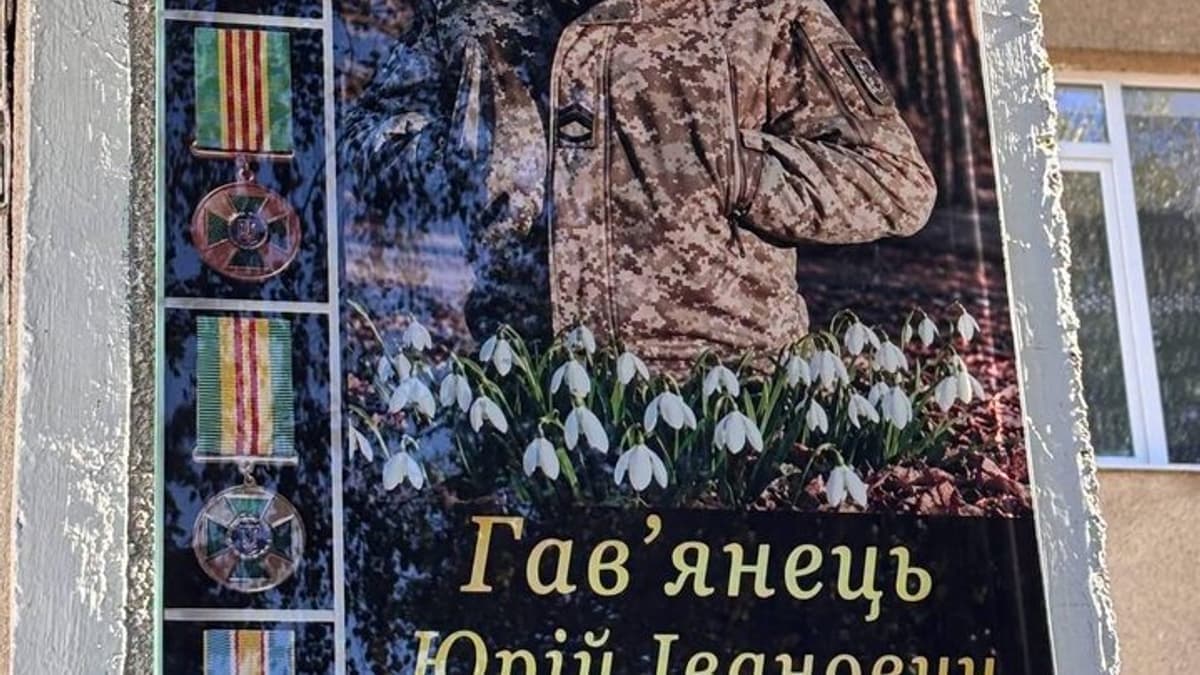 Hősi emléket állítottak egy kárpátaljai határőr tiszteletére