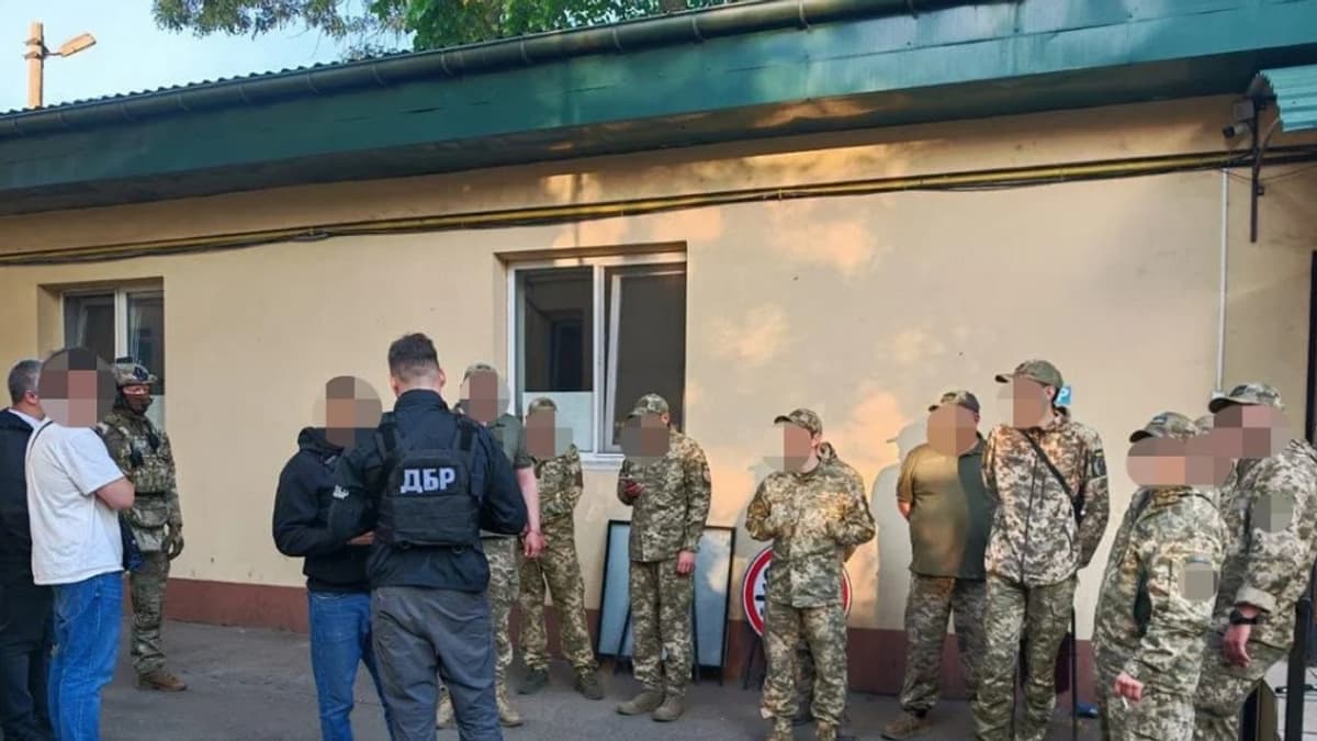 Kilenc toborzót ítéltek el jogsértő férfiak elrablása és bántalmazása miatt Odesszában