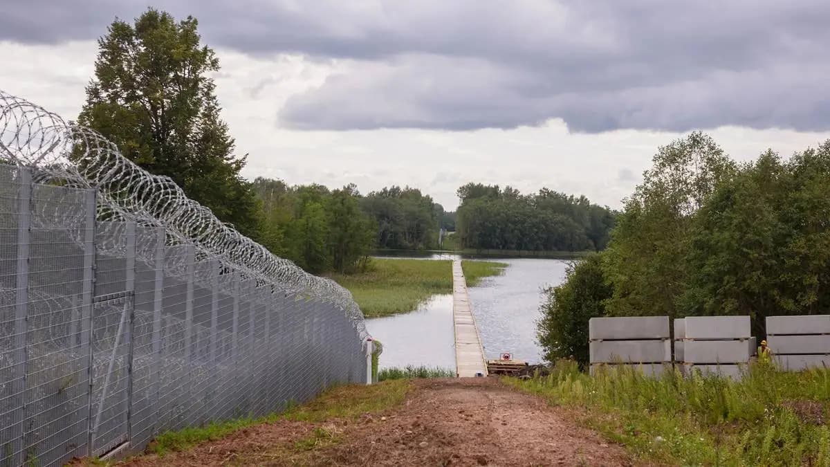 Lettországban félelmetes embercsempész alagútra bukkantak a fehérorosz határon