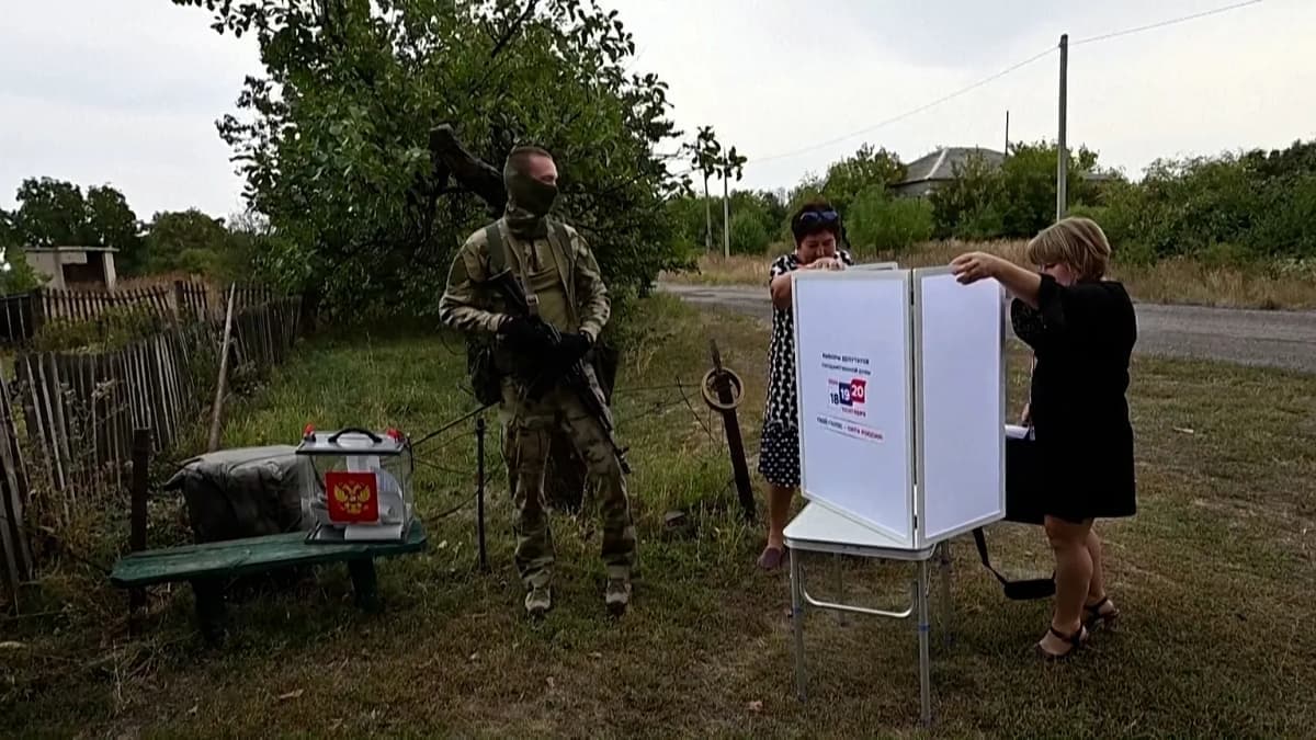 Mozgó urnákkal zajlik az orosz előrehozott voksolás a megszállt donyecki területeken