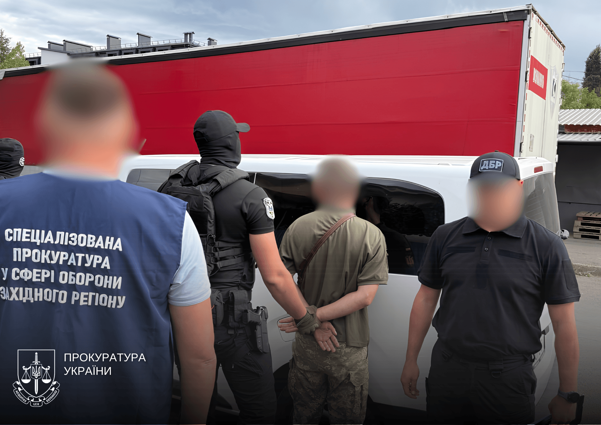 Kenőpénzzel akadályozta a mozgósítást egy ungvári toborzóközpont munkatársa