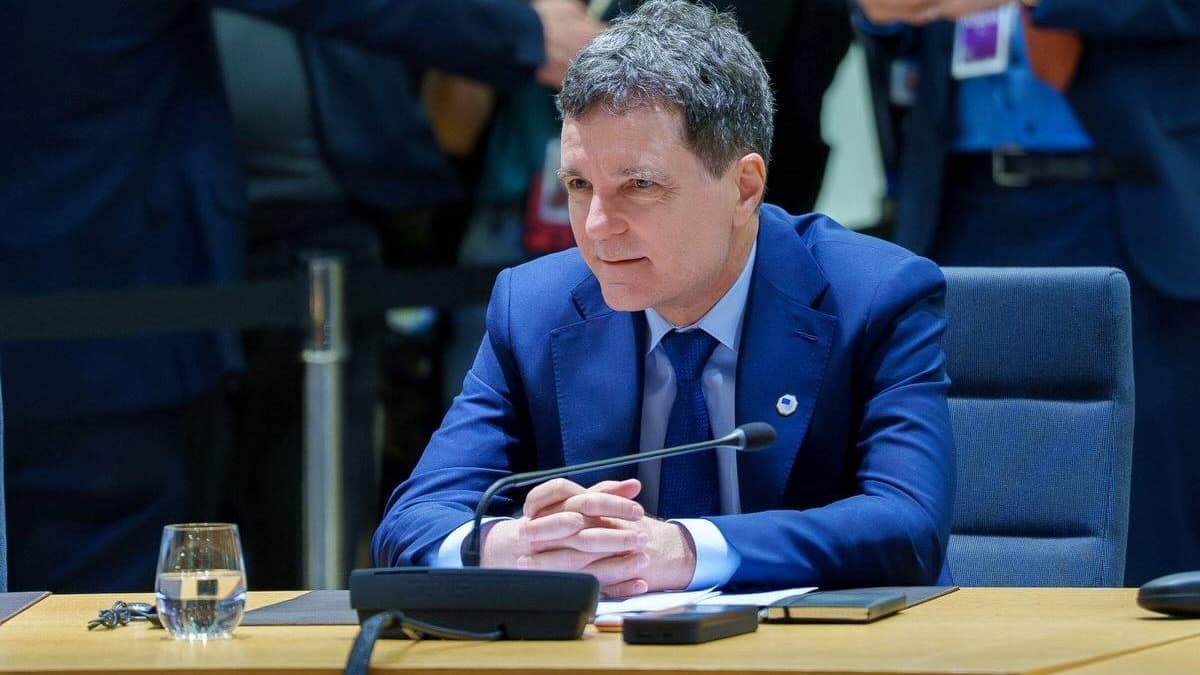 Román államfő támogatja az ukrajnai nemzeti kisebbségek oktatási jogainak bővítését