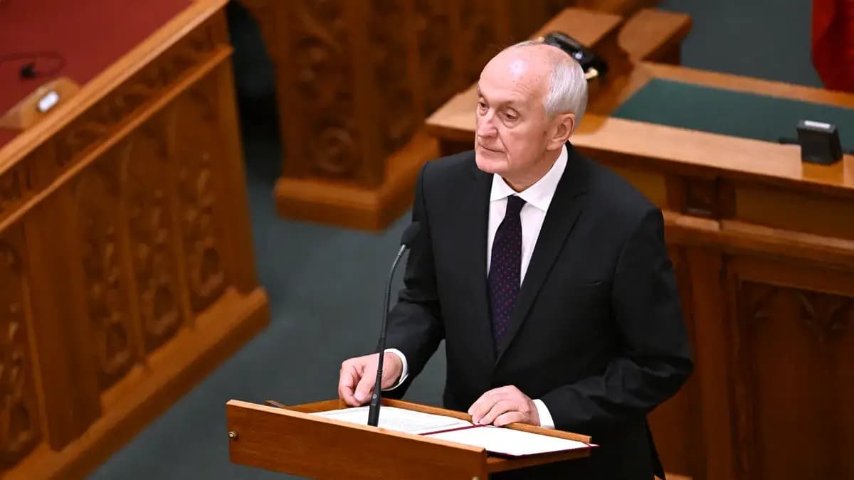Baka András ma kezdi köztársasági elnöki szolgálatát Kárpátalján