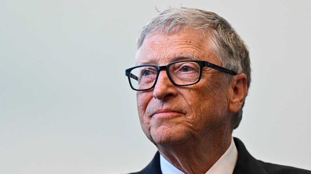 Bill Gates figyelmeztetése: az AI veszélyei akár világméretű tragédiához vezethetnek