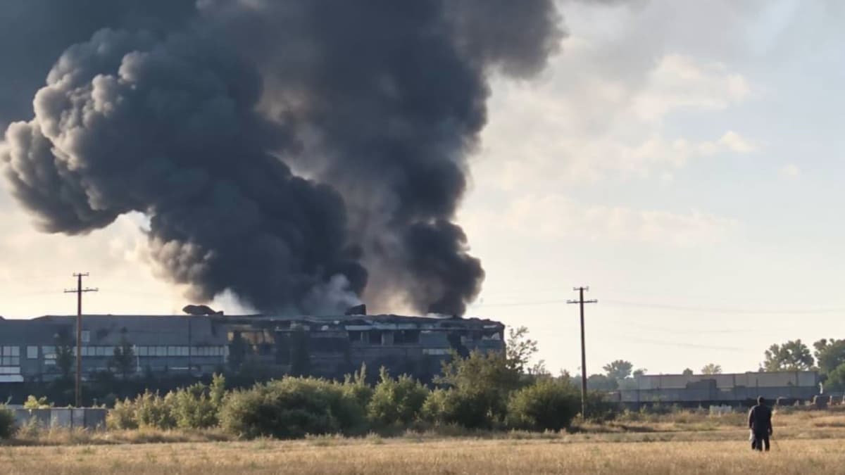 Tűz és sérülés Kijevben orosz dróntámadás után