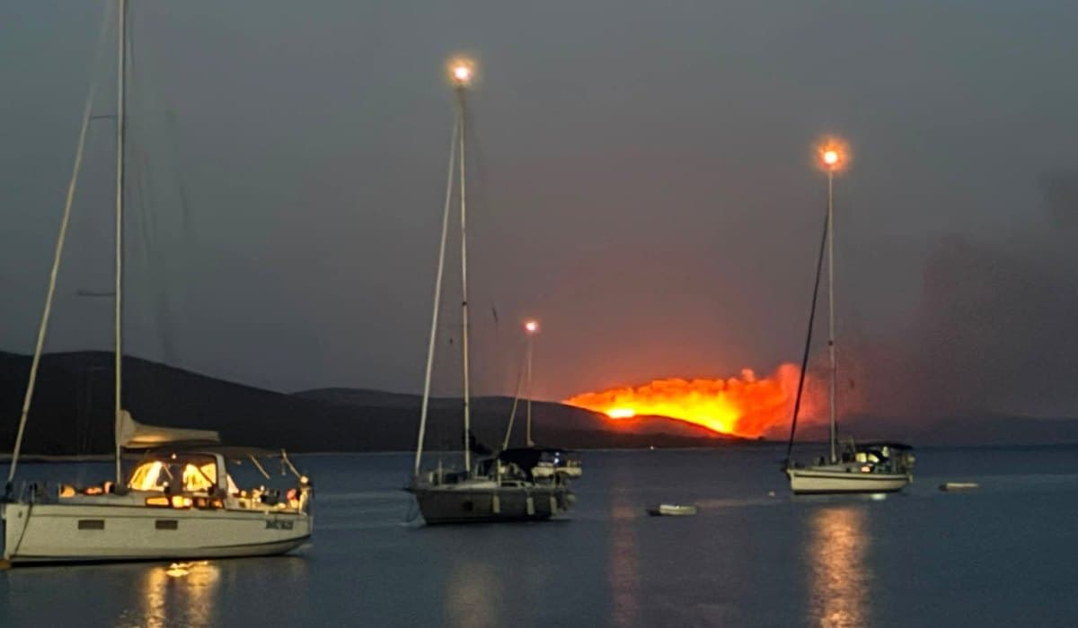Dugi Otok szigetén továbbra is tombol az erdőtűz, lakóházak veszélyben