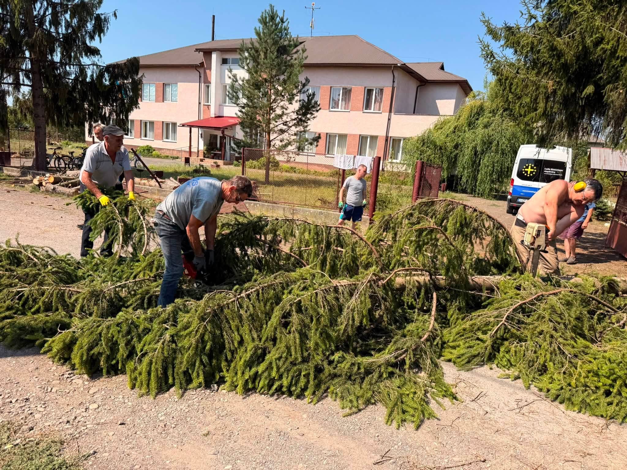 Tiszakeresztúri vihar után: összefogással a helyreállítás útján