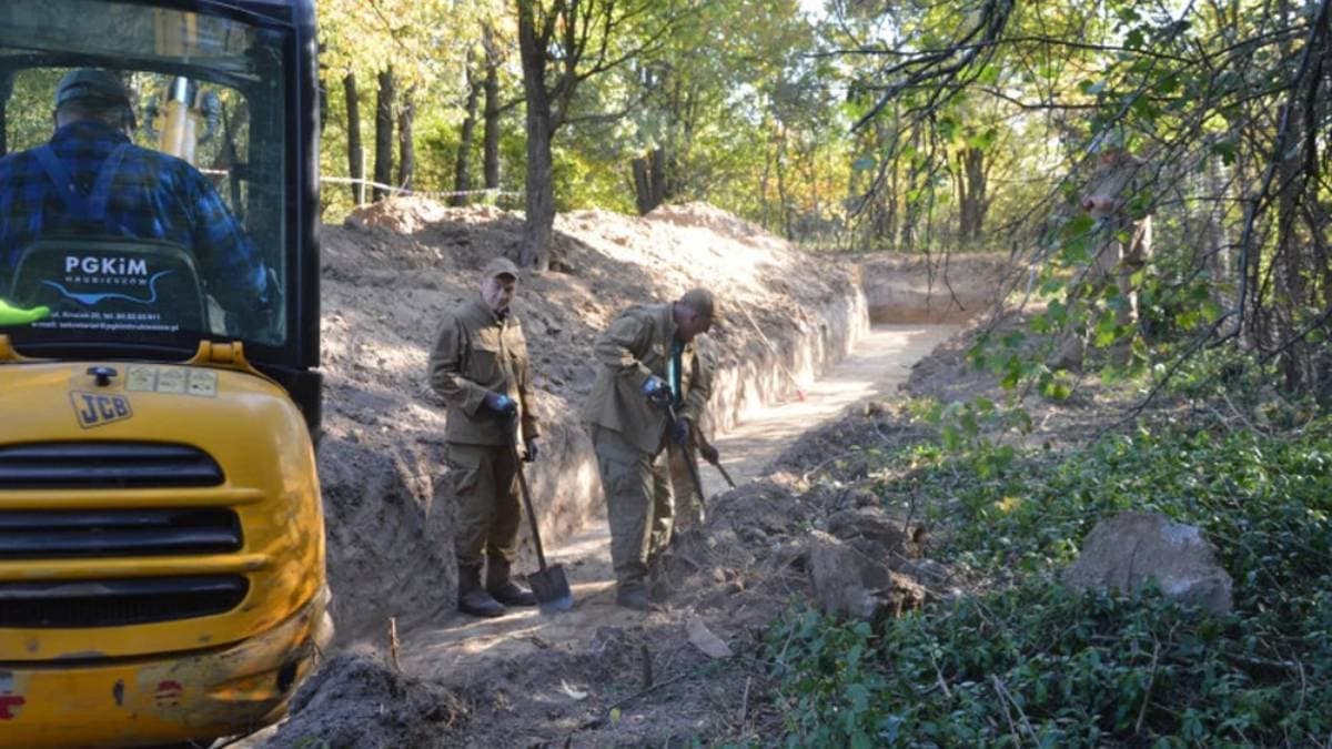 Második világháborús ukrán civil áldozatok tömegsírját tárták fel Lengyelországban