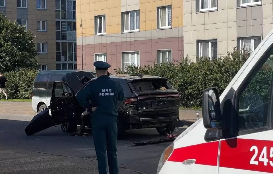 Tragikus autórobbanás Szentpéterváron: orosz alezredes életét vesztette