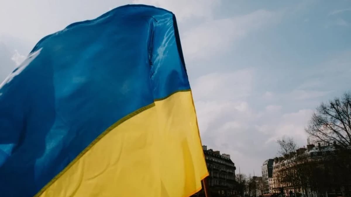 Ivano-Frankivszkban őrizetbe vettek egy nőt ukrán zászló felgyújtása miatt
