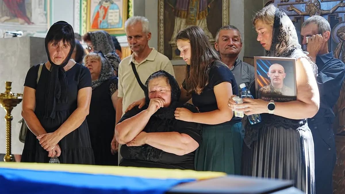Perecseny Gyászolja Hősi Halottját, Mihajlo Manzicsot