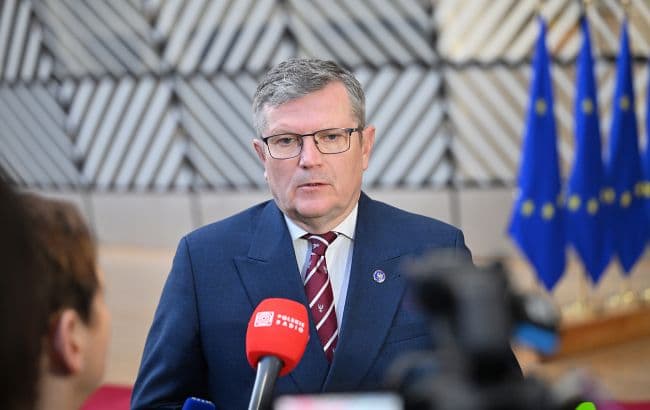Lengyel figyelmeztetés: Ukrajna európai jövője veszélyben Bandera és Suhevics panteoni tisztelete miatt