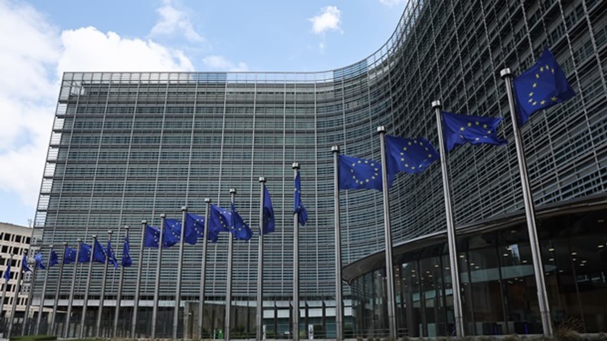 Európa szigorúbb szabályokat fontolgat az orosz diplomaták mozgására