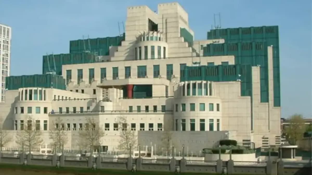 Kémügy a brit haditengerészetben – fiatal tiszt orosz összefüggésekkel vádolva