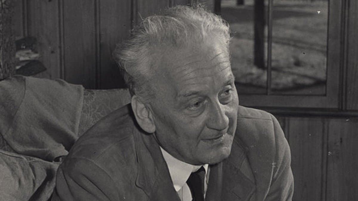 133 éve született Szent-Györgyi Albert, a C-vitamin Nobel-díjas felfedezője