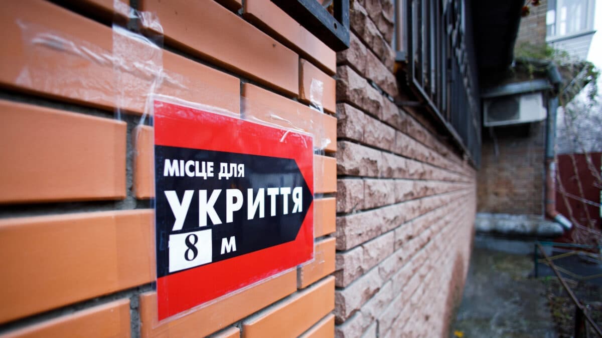 Ukrajnában márciusig tolódik a vállalati óvóhelyek kötelező kialakítása
