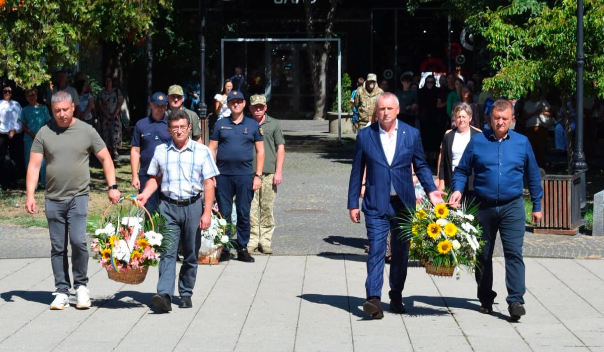 Becsület és emlékezet: Jurij Cservatyuk emléktábláját avatták Beregszászban