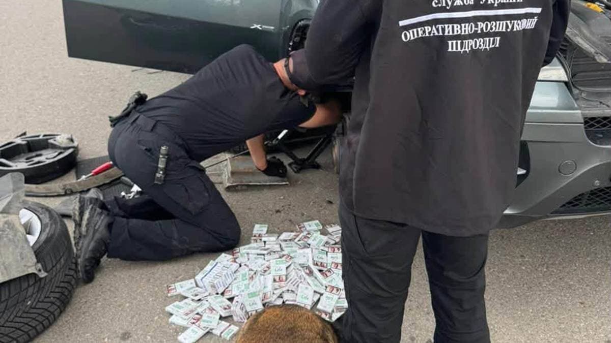 BMW rejtekhelyén fogtak el több mint kétezer doboz csempészett cigarettát Nagypaládnál