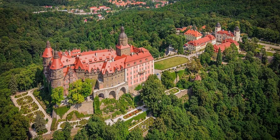 Lengyel nemesi család titokzatos mauzóleumában kerültek elő értékes földi maradványok