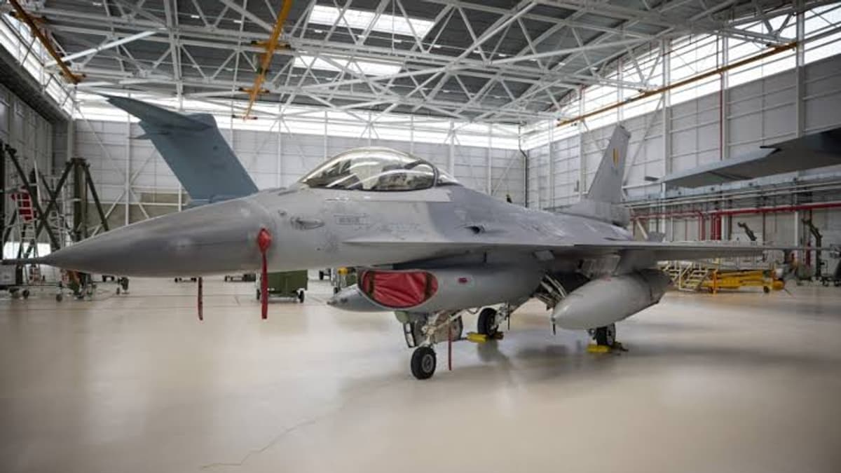 Belgium tíz F–16-ost ad Ukrajnának az év végéig a késéseket ledolgozva