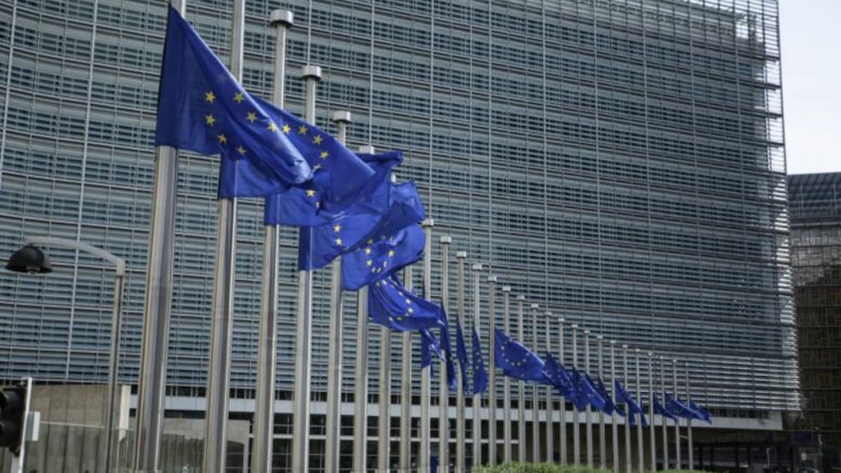 Brüsszel újabb 2,9 milliárd eurós támogatást utalt Ukrajnának a reformok és stabilitás jegyében