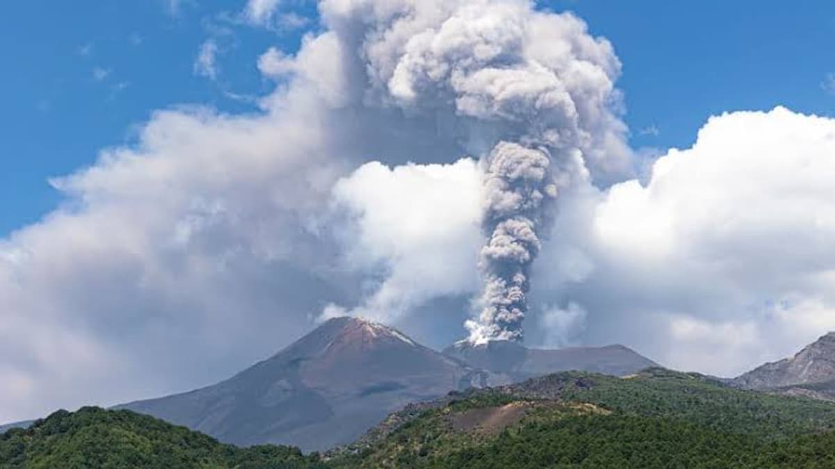 Leállították a légi forgalmat Szicíliai Catania városában az Etna hamufelhője miatt