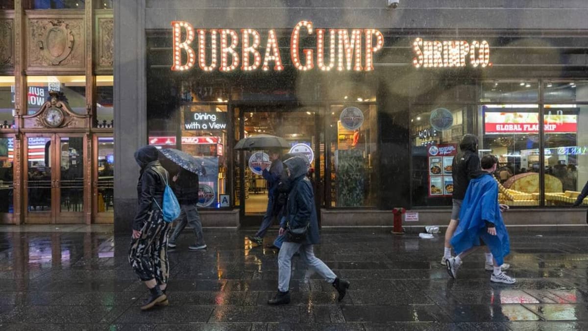 New Yorkot sújtó vihar halálos áldozatot követelt és súlyos fennakadásokat okozott