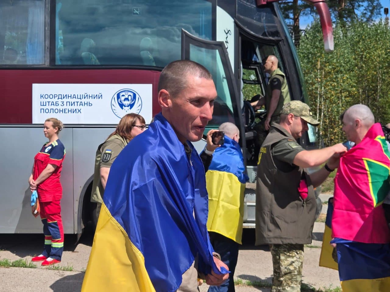 Közel tízezer ukrán katonát engedtek szabadon az orosz hadifogságból