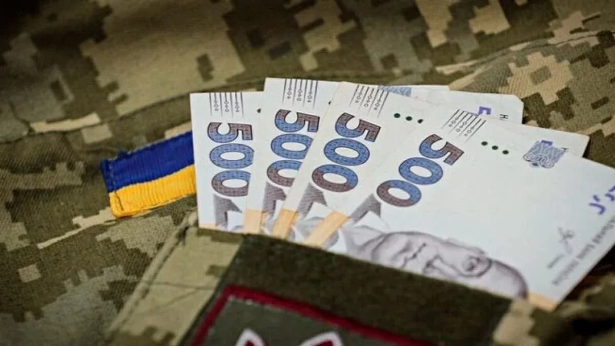 Ukrajnában kritikus szintre csökkent a katonai fizetések finanszírozása