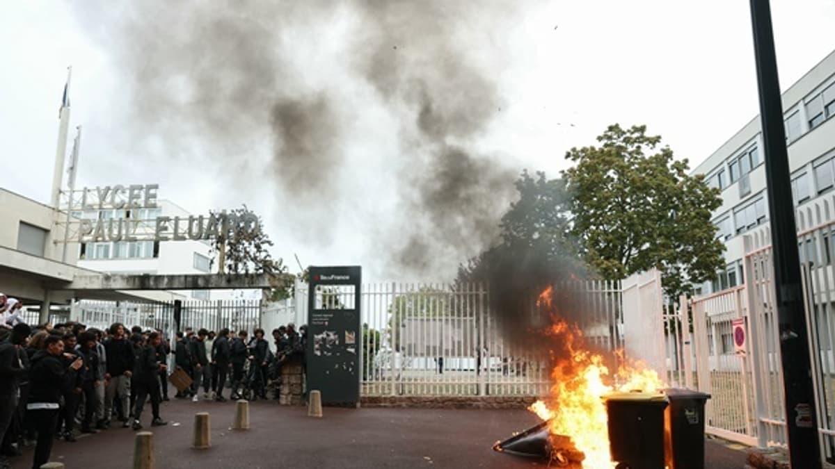 Francia diákok országszerte blokkolják az iskolákat a jobb oktatásért